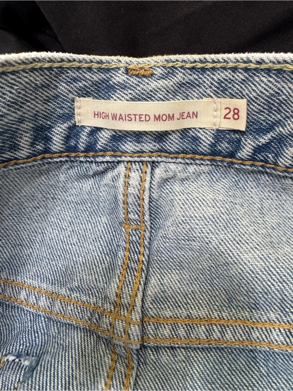 NWOT Levis High Waist Altered Mom
Jeans 28 Blue - Picture 7 of 8
